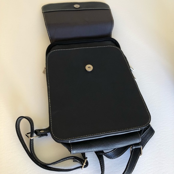 Leather Accordion Backpack - Picture 2 of 8